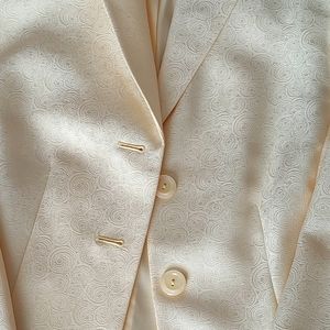 Women's Skirt Suit by Le Suit, Size 12, Canary Yellow